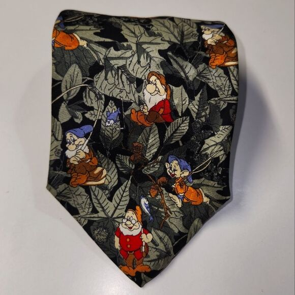 Vintage Disney Italian Silk Tie - Snow White’s Seven Dwarves Fishing In Greenery - Picture 1 of 6